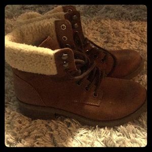 Tan boots 81/2 brand new warn about 5 times